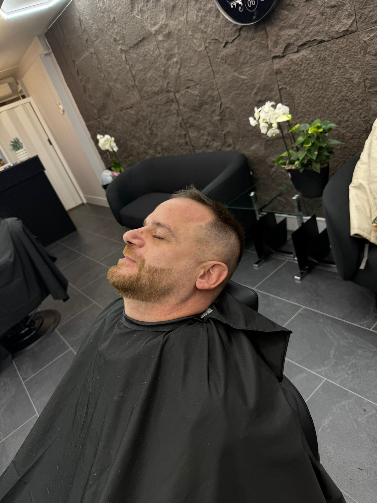 Haar en baard/sikje in model brengen